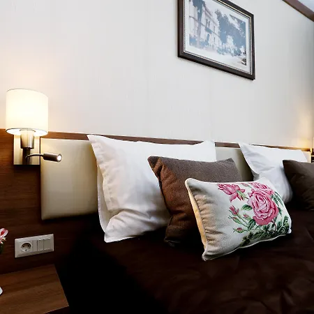 Coop, Hotel