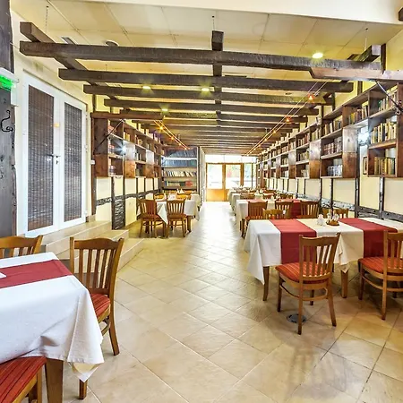 Coop, Hotel